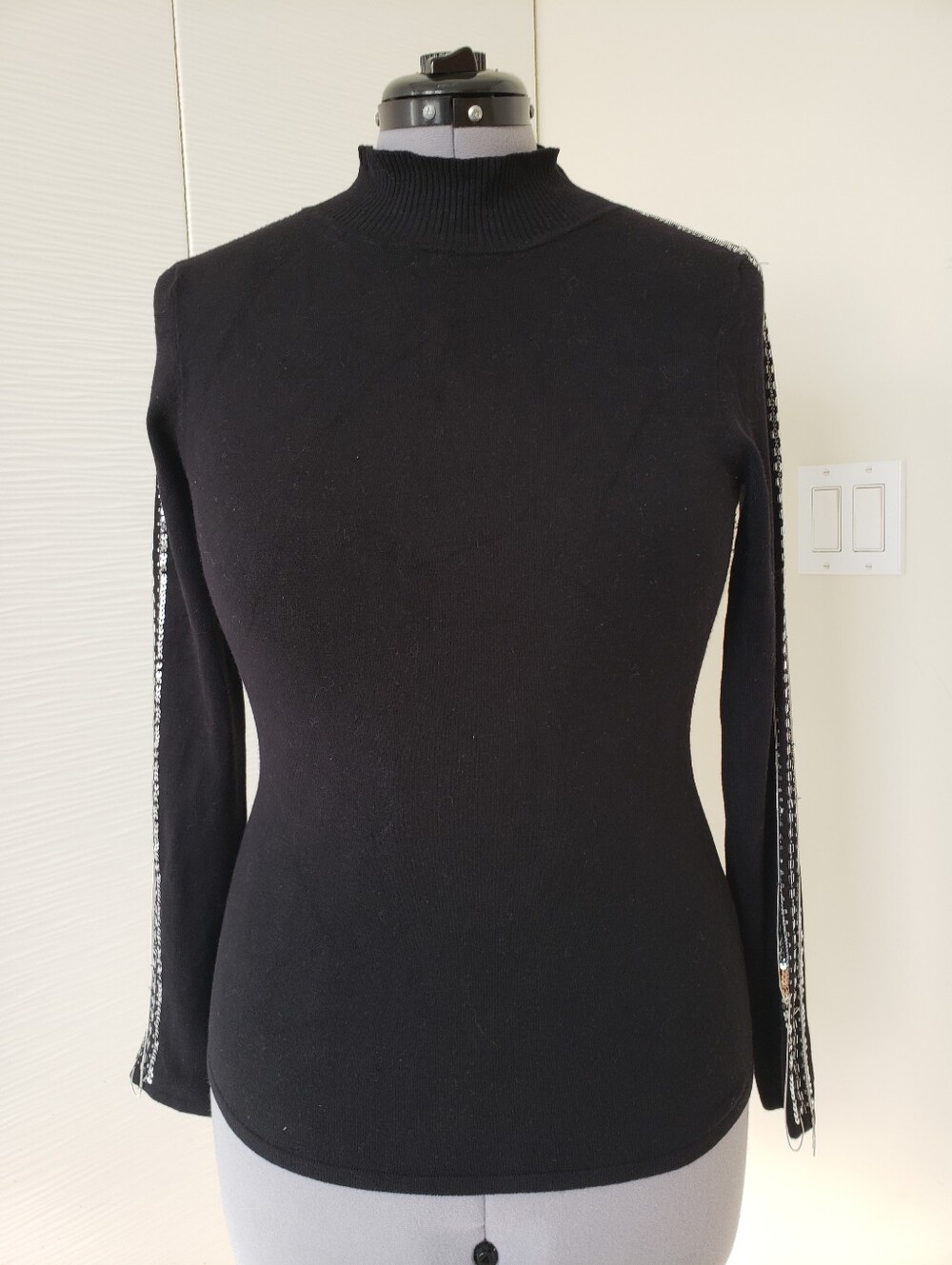 Yudashkin Black Mock Neck Long-Sleeve Knit Top with Side Trim. Sz.M